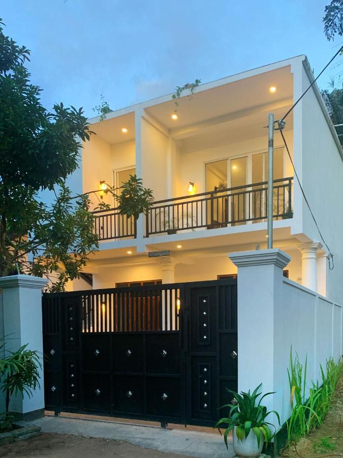 Golden Wave Hotel Ahangama Exterior photo